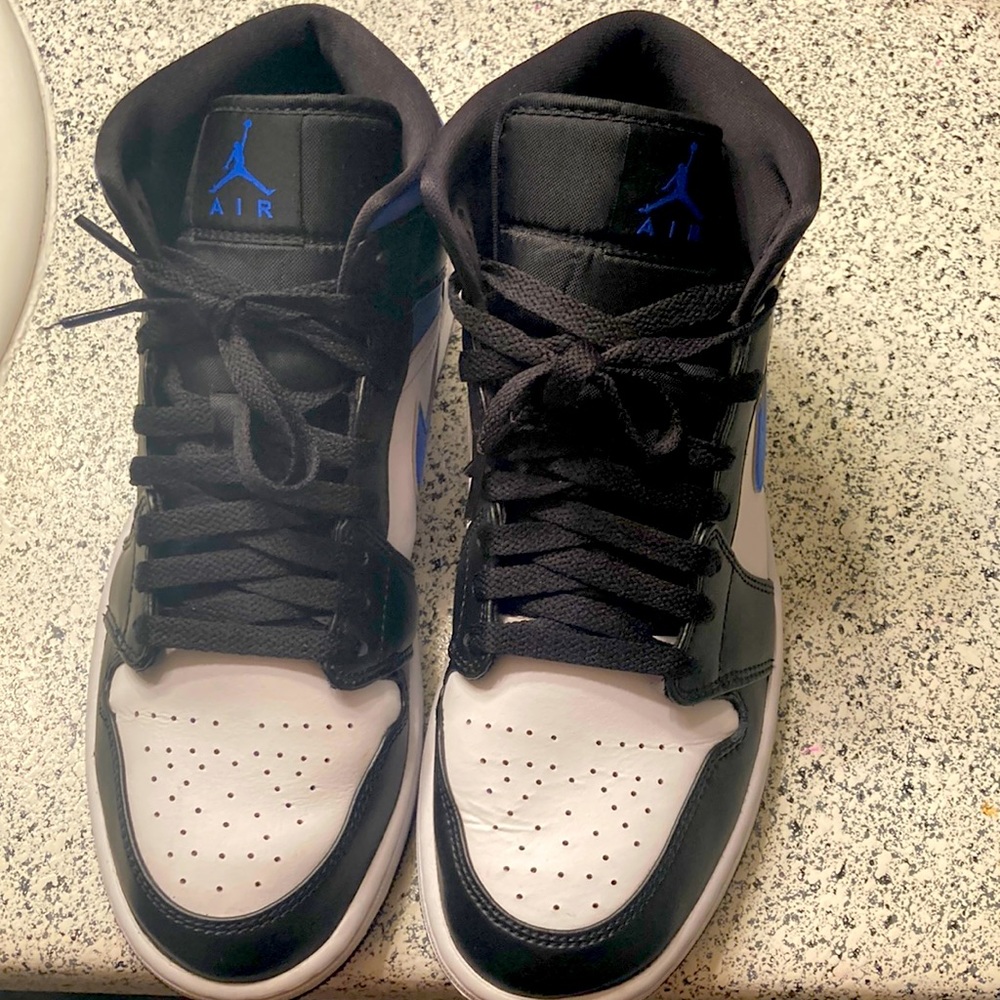 AJ1
